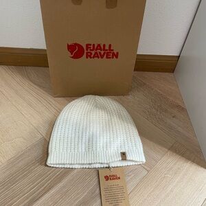 NWT Fjallraven Structure Beanie - Women's
Knit Beanie Hat One Size